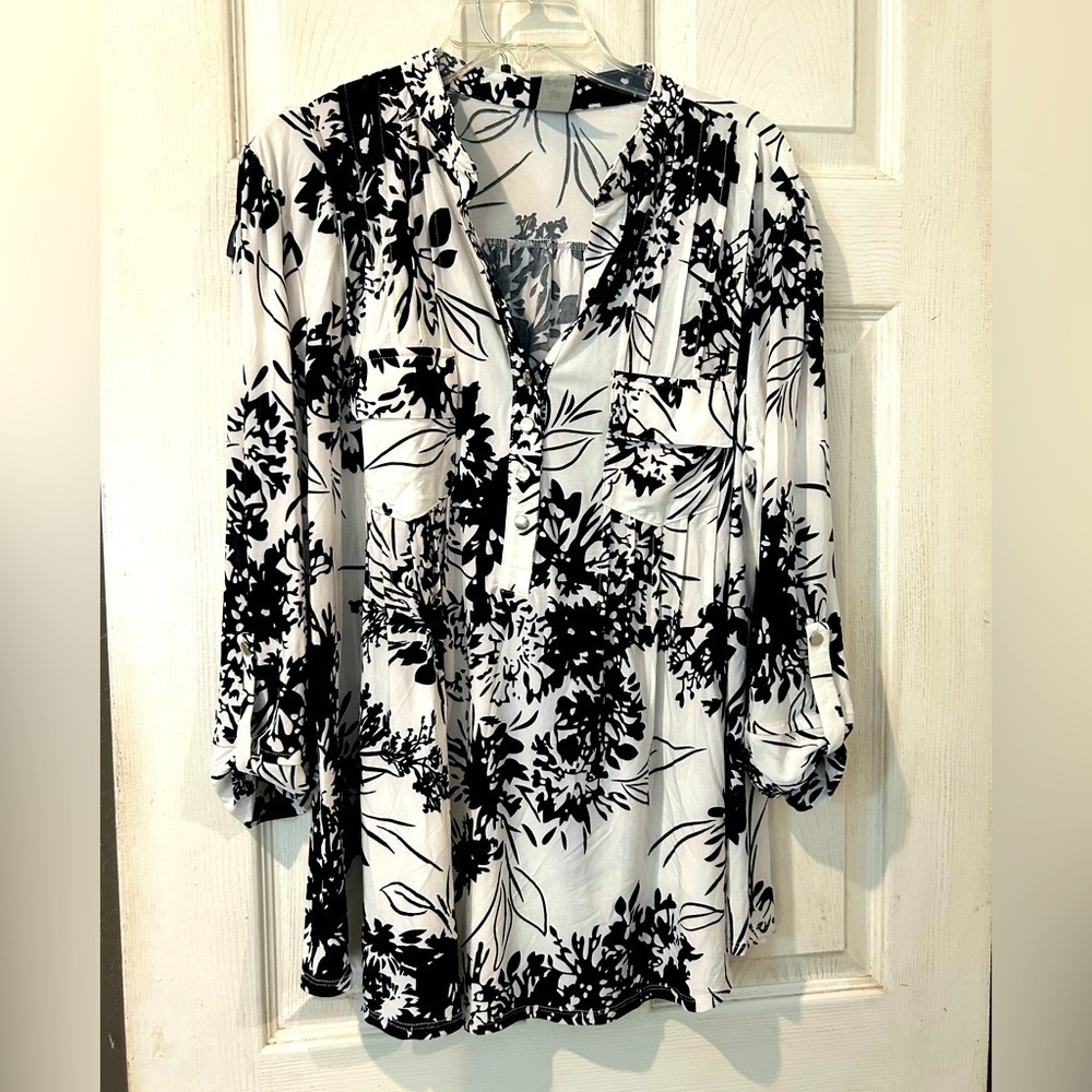 NWOT J.T.B. Woman Black and White Floral Top.